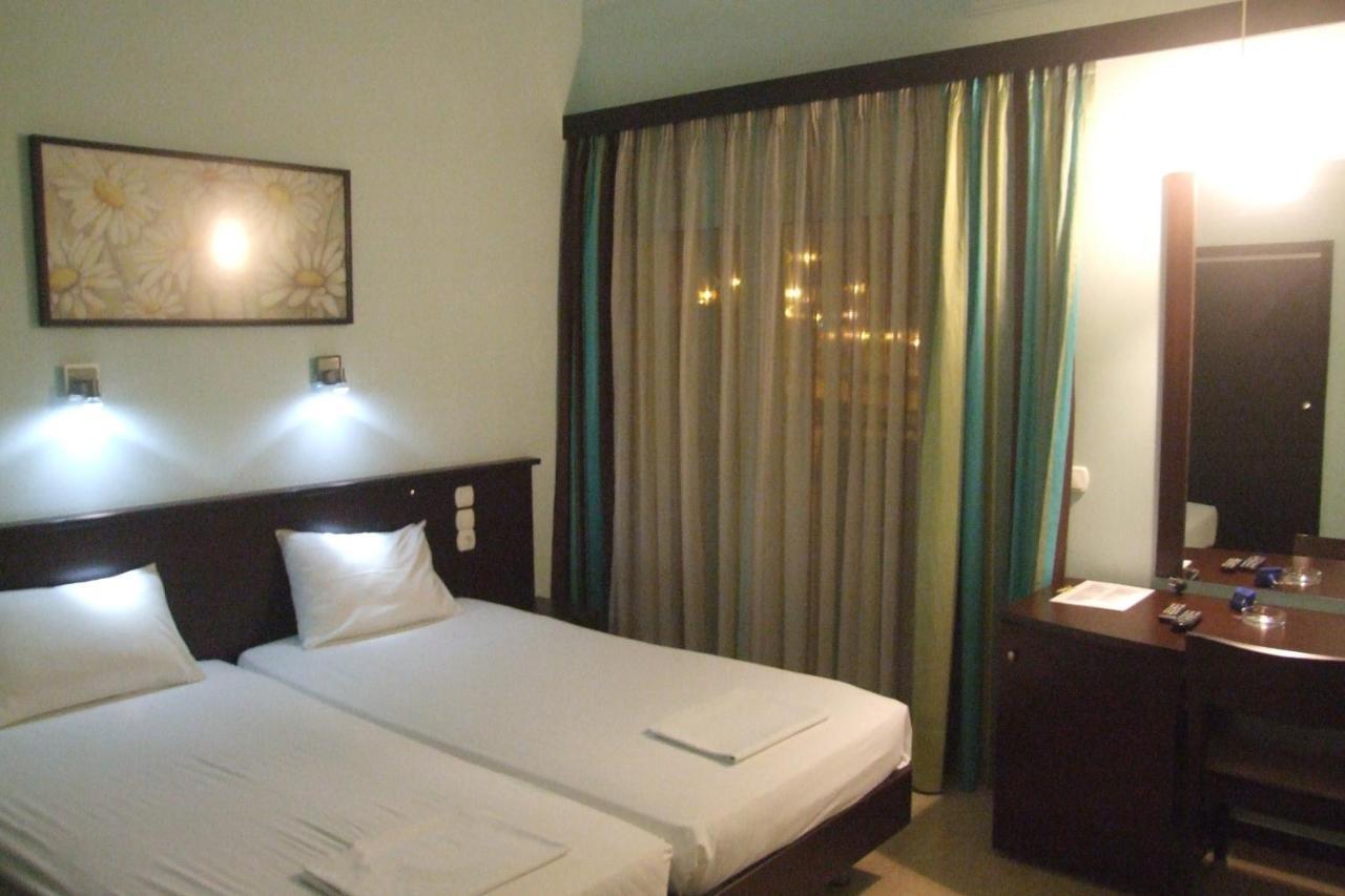 Hotel Georgios Río Habitación foto
